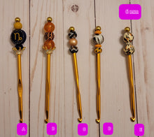 Load image into Gallery viewer, Crochet Beaded Hooks
